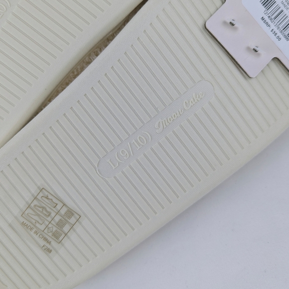 Slipper Strawberry Cosmopolitan Embroider Fleece Memory Foam Slip On L(9/10) NWT - Picture 11 of 14